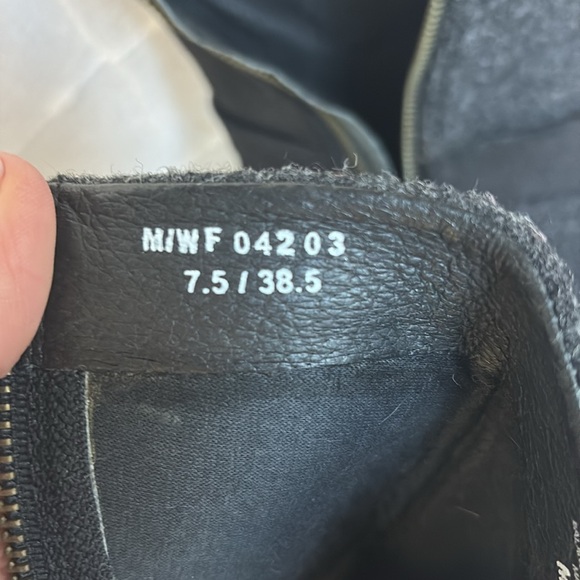 Women’s Born black and gray felted leather boots size 7.5 - Picture 6 of 7